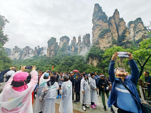 (241201) -- BEIJING, Dec. 1, 2024 (Xinhua) -- Tourists from South Korea visit the Tianmen Mountain National Forest Park in Zhangjiajie, central China's Hunan Province, May 30, 2024. (Photo by Deng Daoli/Xinhua)