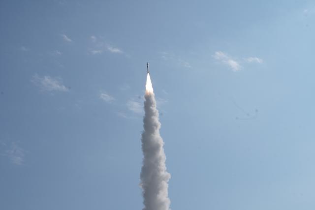 (241204) -- XICHANG, Dec. 4, 2024 (Xinhua) -- A Kuaizhou-1A (KZ-1A) carrier rocket carrying a new remote-sensing satellite blasts off from the Xichang Satellite Launch Center in southwest China's Sichuan Province, Dec. 4, 2024.
  The satellite was launched at 12:46 p.m. (Beijing Time) and has entered its planned orbit. (Photo by Yang Xi/Xinhua)