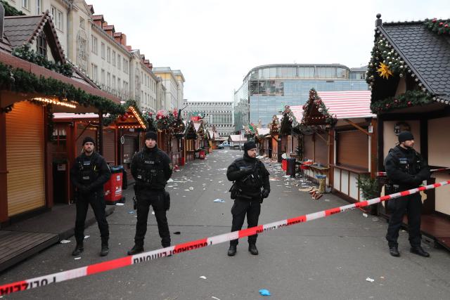 (241221) -- MAGDEBURG, Dec. 21, 2024 (Xinhua) -- Policemen stand guard at a Christmas market where a car rammed into a crowd in Magdeburg, Germany, Dec. 21, 2024. At least five people were killed and over 200 others injured after a car rammed into a large crowd at a German Christmas market in the central German city of Magdeburg Friday evening, German news agency dpa reported Saturday, citing State Premier Reiner Haseloff.
   German Chancellor Olaf Scholz expressed deep concerns over the tragic incident at the scene, saying that "nearly 40 of the injured are so seriously hurt that we must be very worried about them." (Xinhua/Du Zheyu)