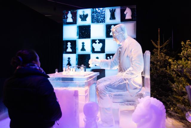 (241222) -- AMSTERDAM, Dec. 22, 2024 (Xinhua) -- A visitor views an ice sculpture during a press preview of the Art Below Zero exhibition in Amsterdam, the Netherlands, Dec. 20, 2024. A collection of ice sculptures are displayed at the exhibition to demonstrate Amsterdam's rich history since its founding in 1275. The exhibition runs from Dec. 21, 2024, to March 2, 2025. (Photo by Sylvia Lederer/Xinhua)