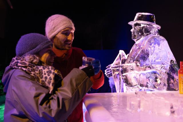 (241222) -- AMSTERDAM, Dec. 22, 2024 (Xinhua) -- Visitors view an ice sculpture during a press preview of the Art Below Zero exhibition in Amsterdam, the Netherlands, Dec. 20, 2024. A collection of ice sculptures are displayed at the exhibition to demonstrate Amsterdam's rich history since its founding in 1275. The exhibition runs from Dec. 21, 2024, to March 2, 2025. (Photo by Sylvia Lederer/Xinhua)