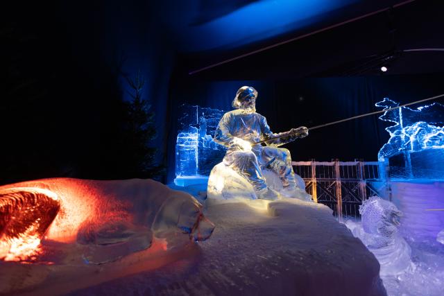 (241222) -- AMSTERDAM, Dec. 22, 2024 (Xinhua) -- An ice sculpture is pictured during a press preview of the Art Below Zero exhibition in Amsterdam, the Netherlands, Dec. 20, 2024. A collection of ice sculptures are displayed at the exhibition to demonstrate Amsterdam's rich history since its founding in 1275. The exhibition runs from Dec. 21, 2024, to March 2, 2025. (Photo by Sylvia Lederer/Xinhua)