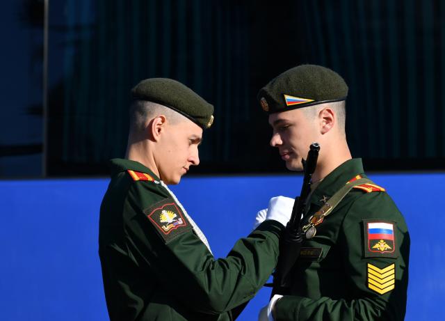 (250509) -- MOSCOW, May 9, 2025 (Xinhua) -- Soldiers make preparation before a military parade marking the 80th anniversary of the victory in the Soviet Union's Great Patriotic War in Moscow, Russia, May 9, 2025. (Xinhua/Cao Yang)