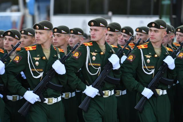 (250509) -- MOSCOW, May 9, 2025 (Xinhua) -- Military personnel are about to attend a military parade marking the 80th anniversary of the victory in the Soviet Union's Great Patriotic War in Moscow, Russia, May 9, 2025. (Xinhua/Cao Yang)