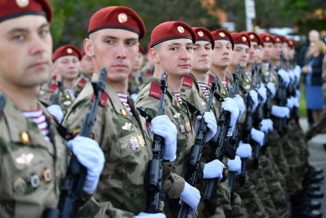 (250509) -- MOSCOW, May 9, 2025 (Xinhua) -- Soldiers are about to attend a military parade marking the 80th anniversary of the victory in the Soviet Union's Great Patriotic War in Moscow, Russia, May 9, 2025. (Xinhua/Cao Yang)