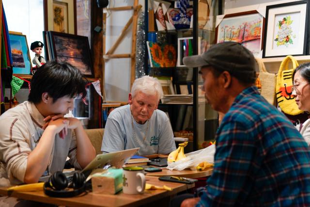 (250509) -- CHENGDU, May 9, 2025 (Xinhua) -- Rachel Grace Pinniger (C) attends a meeting with staff members of the handicrafts shop Blue Sheep in Chengdu, southwest China's Sichuan Province, April 11, 2025.
  All eyes were on the beloved Rachel Grace Pinniger, nicknamed "Grandma Rachel," at a farewell event held in front of Blue Sheep in April. 
  Rachel, 79, a native to England, has traversed conflict zones and disaster-hit areas after graduation from medical school to pursue a career of medical, healthcare and education services in more than a dozen of developing countries across Asia and Africa.
  Rachel rushed to Sichuan in 2008, and devoted herself wholeheartedly to the Wenchuan earthquake relief efforts, and kept thinking how she could help more. In 2013, Rachel moved to Chengdu and founded the handicrafts shop Blue Sheep, named after the Himalayan mountain goats that thrive in the plateau's harsh natural environment. 
   The shop deals handicrafts made by disabled artisans and struggling families. Over the past decade, the shop has supported more than 1,000 disadvantaged individuals in Sichuan.
  Before her 80th birthday, Rachel decided to leave Chengdu and return to her hometown with precious memories. At the farewell event held by Blue Sheep's staff and volunteers, she said she would continue to care for those in need, and encourage the loving ones to keep their support for Blue Sheep and the artisans who craft hope with their deft fingers and steadfast minds. (Xinhua/Xu Bingjie)