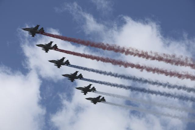 (250509) -- MOSCOW, May 9, 2025 (Xinhua) -- Aircraft fly in formation during a grand parade marking the 80th anniversary of the victory in the Soviet Union's Great Patriotic War in Moscow, Russia, May 9, 2025. (Xinhua/Ding Haitao)