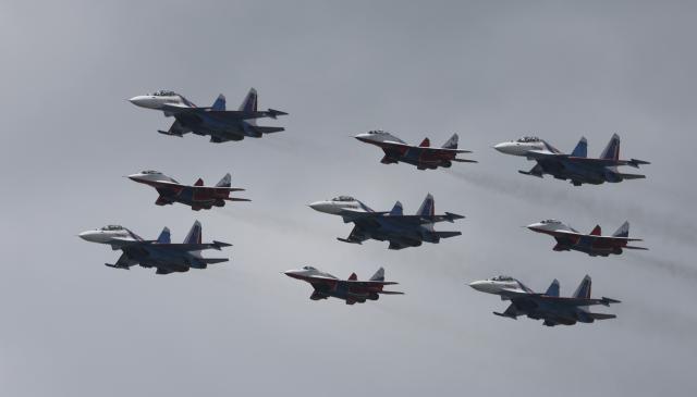 (250509) -- MOSCOW, May 9, 2025 (Xinhua) -- Aircraft fly in formation during a grand parade marking the 80th anniversary of the victory in the Soviet Union's Great Patriotic War in Moscow, Russia, May 9, 2025. (Xinhua/Ding Haitao)
