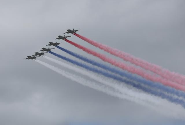 (250509) -- MOSCOW, May 9, 2025 (Xinhua) -- Aircraft fly in formation during a grand parade marking the 80th anniversary of the victory in the Soviet Union's Great Patriotic War in Moscow, Russia, May 9, 2025. (Xinhua/Ding Haitao)