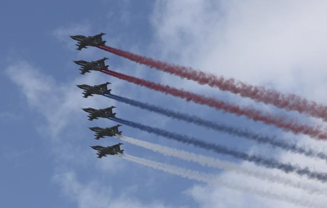 (250509) -- MOSCOW, May 9, 2025 (Xinhua) -- Aircraft fly in formation during a grand parade marking the 80th anniversary of the victory in the Soviet Union's Great Patriotic War in Moscow, Russia, May 9, 2025. (Xinhua/Ding Haitao)
