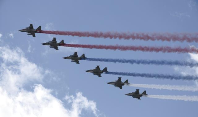 (250509) -- MOSCOW, May 9, 2025 (Xinhua) -- Aircraft fly in formation during a grand parade marking the 80th anniversary of the victory in the Soviet Union's Great Patriotic War in Moscow, Russia, May 9, 2025. (Xinhua/Ding Haitao)