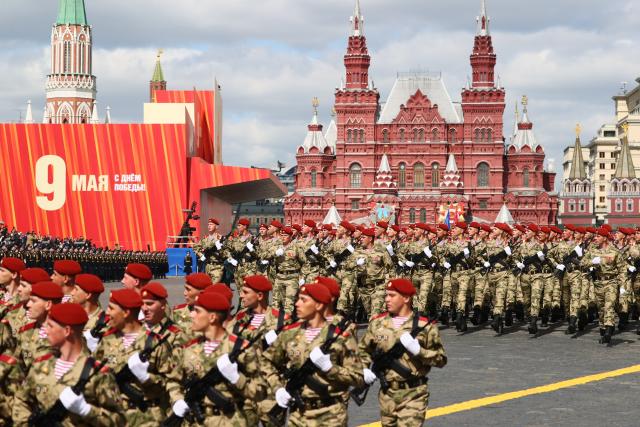 (250509) -- MOSCOW, May 9, 2025 (Xinhua) -- Soldiers march during a grand parade marking the 80th anniversary of the victory in the Soviet Union's Great Patriotic War in Moscow, Russia, May 9, 2025. (Xinhua/Bai Xueqi)