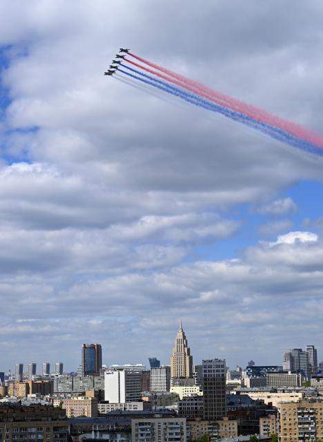 (250509) -- MOSCOW, May 9, 2025 (Xinhua) -- Aircraft fly in formation during a grand parade marking the 80th anniversary of the victory in the Soviet Union's Great Patriotic War in Moscow, Russia, May 9, 2025. (Xinhua/Zhang Ling)