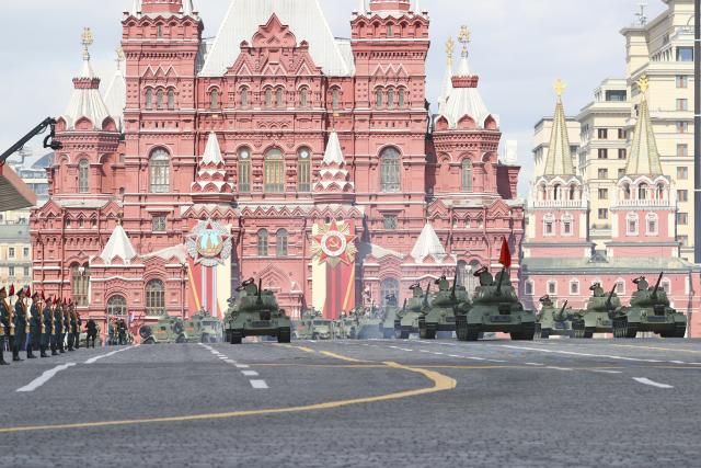 (250509) -- MOSCOW, May 9, 2025 (Xinhua) -- Armored vehicles march during a grand parade marking the 80th anniversary of the victory in the Soviet Union's Great Patriotic War in Moscow, Russia, May 9, 2025. (Xinhua/Bai Xueqi)