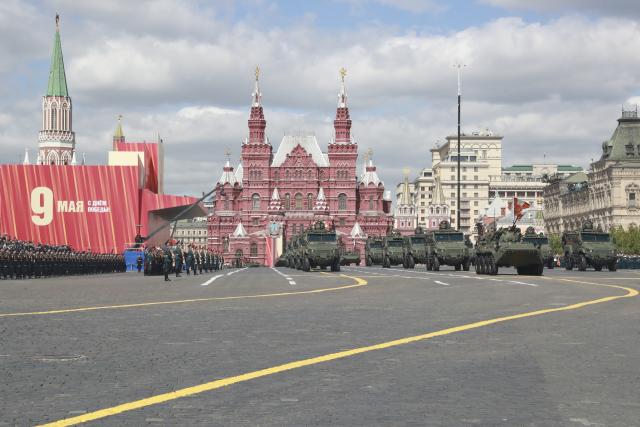 (250509) -- MOSCOW, May 9, 2025 (Xinhua) -- Armored vehicles march during a grand parade marking the 80th anniversary of the victory in the Soviet Union's Great Patriotic War in Moscow, Russia, May 9, 2025. (Xinhua/Bai Xueqi)
