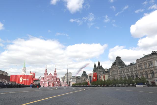 (250509) -- MOSCOW, May 9, 2025 (Xinhua) -- This photo taken on May 9, 2025 shows a grand parade marking the 80th anniversary of the victory in the Soviet Union's Great Patriotic War in Moscow, Russia. (Xinhua/Bai Xueqi)