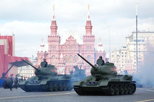 (250509) -- MOSCOW, May 9, 2025 (Xinhua) -- Armored vehicles march during a grand parade marking the 80th anniversary of the victory in the Soviet Union's Great Patriotic War in Moscow, Russia, May 9, 2025. (Xinhua/Lai Xiangdong)