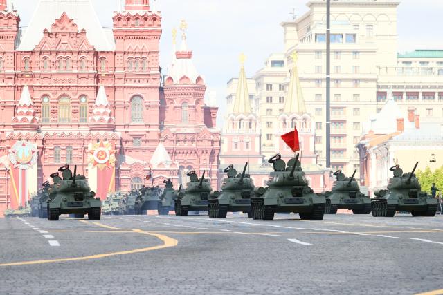 (250509) -- MOSCOW, May 9, 2025 (Xinhua) -- Armored vehicles march during a grand parade marking the 80th anniversary of the victory in the Soviet Union's Great Patriotic War in Moscow, Russia, May 9, 2025. (Xinhua/Bai Xueqi)