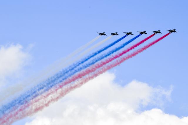 (250509) -- MOSCOW, May 9, 2025 (Xinhua) -- Aircraft fly in formation during a grand parade marking the 80th anniversary of the victory in the Soviet Union's Great Patriotic War in Moscow, Russia, May 9, 2025. (Photo by Alexander Zemlianichenko Jr/Xinhua)