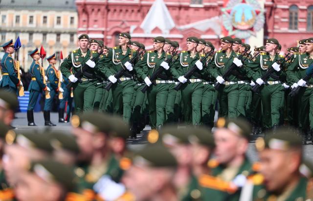 (250509) -- MOSCOW, May 9, 2025 (Xinhua) -- Soldiers march during a grand parade marking the 80th anniversary of the victory in the Soviet Union's Great Patriotic War in Moscow, Russia, May 9, 2025. (Xinhua/Bai Xueqi)
