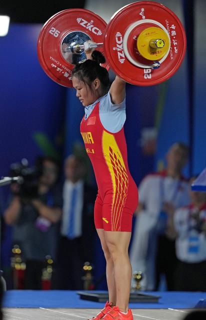 (250509) -- JIANGSHAN, May 9, 2025 (Xinhua) -- Zhao Jinhong of China competes during the women's 45kg competition at 2025 Asian Weightlifting Championships in Jiangshan, east China's Zhejiang Province, May 9, 2025. (Xinhua/Hou Zhaokang)