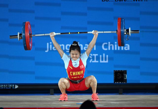 (250509) -- JIANGSHAN, May 9, 2025 (Xinhua) -- Zhao Jinhong of China competes during the women's 45kg competition at 2025 Asian Weightlifting Championships in Jiangshan, east China's Zhejiang Province, May 9, 2025. (Xinhua/Hou Zhaokang)