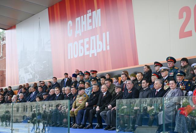 (250509) -- MOSCOW, May 9, 2025 (Xinhua) -- Chinese President Xi Jinping attends celebrations marking the 80th anniversary of the victory in the Soviet Union's Great Patriotic War in Moscow, Russia, May 9, 2025. Leaders from more than 20 countries and international organizations were invited to the events. (Xinhua/Xie Huanchi)