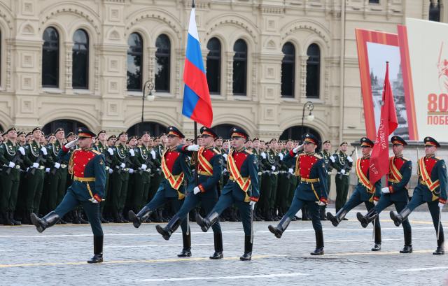 (250509) -- MOSCOW, May 9, 2025 (Xinhua) -- Members of an honor guard attend a grand parade marking the 80th anniversary of the victory in the Soviet Union's Great Patriotic War in Moscow, Russia, May 9, 2025. (Xinhua/Ding Lin)