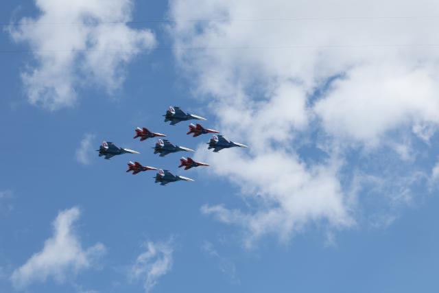 (250509) -- MOSCOW, May 9, 2025 (Xinhua) -- Aircraft fly in formation during a grand parade marking the 80th anniversary of the victory in the Soviet Union's Great Patriotic War in Moscow, Russia, May 9, 2025. (Xinhua/Ding Lin)