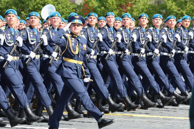 (250509) -- MOSCOW, May 9, 2025 (Xinhua) -- Soldiers march during a grand parade marking the 80th anniversary of the victory in the Soviet Union's Great Patriotic War in Moscow, Russia, May 9, 2025. (Xinhua/Ding Lin)
