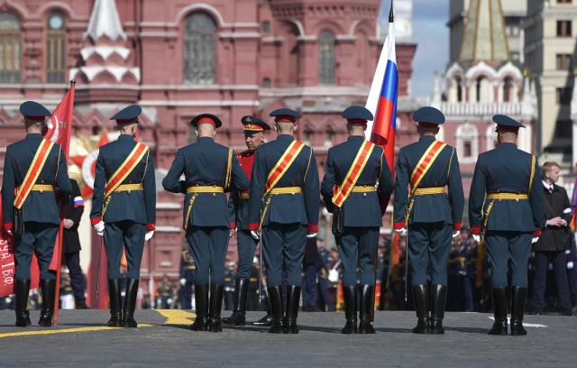 (250509) -- MOSCOW, May 9, 2025 (Xinhua) -- Members of an honor guard prepare to attend a grand parade marking the 80th anniversary of the victory in the Soviet Union's Great Patriotic War in Moscow, Russia, May 9, 2025. (Xinhua/Lai Xiangdong)