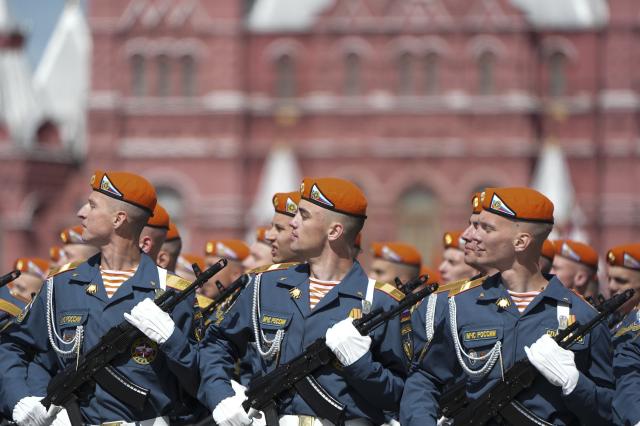 (250509) -- MOSCOW, May 9, 2025 (Xinhua) -- Soldiers march during a grand parade marking the 80th anniversary of the victory in the Soviet Union's Great Patriotic War in Moscow, Russia, May 9, 2025. (Xinhua/Lai Xiangdong)