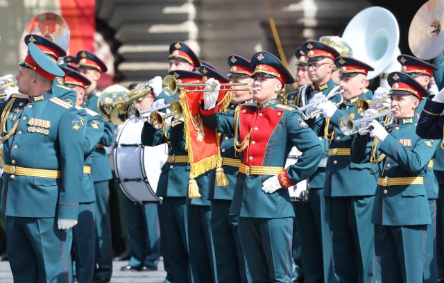 (250509) -- MOSCOW, May 9, 2025 (Xinhua) -- A military band attends a grand parade marking the 80th anniversary of the victory in the Soviet Union's Great Patriotic War in Moscow, Russia, May 9, 2025. (Xinhua/Ding Lin)