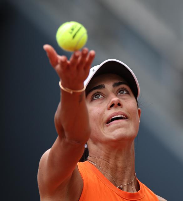 (250509) -- ROME, May 9, 2025 (Xinhua) -- Olga Danilovic serves during the women's singles 2nd round match between Zheng Qinwen of China and Olga Danilovic of Serbia at the WTA Italian Open in Rome, Italy, May 9, 2025. (Xinhua/Li Jing)