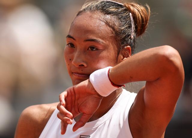(250509) -- ROME, May 9, 2025 (Xinhua) -- Zheng Qinwen reacts during the women's singles 2nd round match between Zheng Qinwen of China and Olga Danilovic of Serbia at the WTA Italian Open in Rome, Italy, May 9, 2025. (Xinhua/Li Jing)