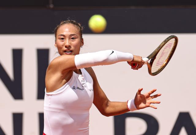 (250509) -- ROME, May 9, 2025 (Xinhua) -- Zheng Qinwen returns a shot during the women's singles 2nd round match between Zheng Qinwen of China and Olga Danilovic of Serbia at the WTA Italian Open in Rome, Italy, May 9, 2025. (Xinhua/Li Jing)