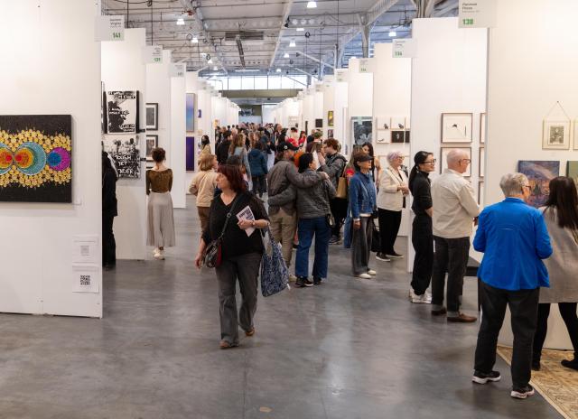 (250509) -- TORONTO, May 9, 2025 (Xinhua) -- People visit the 2025 Artist Project event in Toronto, Canada, on May 9, 2025. Showcasing thousands of artworks and installations from over 250 independent artists, the annual event is held here from May 8 to May 11. (Photo by Zou Zheng/Xinhua)