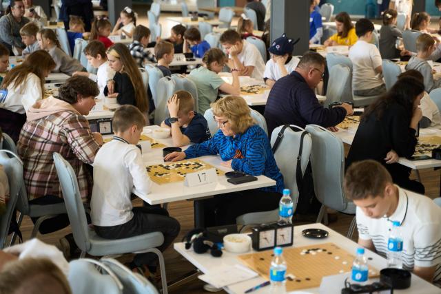 (250510) -- VLADIVOSTOK, May 10, 2025 (Xinhua) -- Players compete during the 4th Far East Cup Go Tournament at Vladivostok, Russia, May 10, 2025. (Photo by Guo Feizhou/Xinhua)