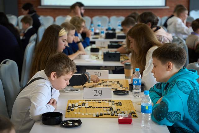 (250510) -- VLADIVOSTOK, May 10, 2025 (Xinhua) -- Players compete during the 4th Far East Cup Go Tournament at Vladivostok, Russia, May 10, 2025. (Photo by Guo Feizhou/Xinhua)