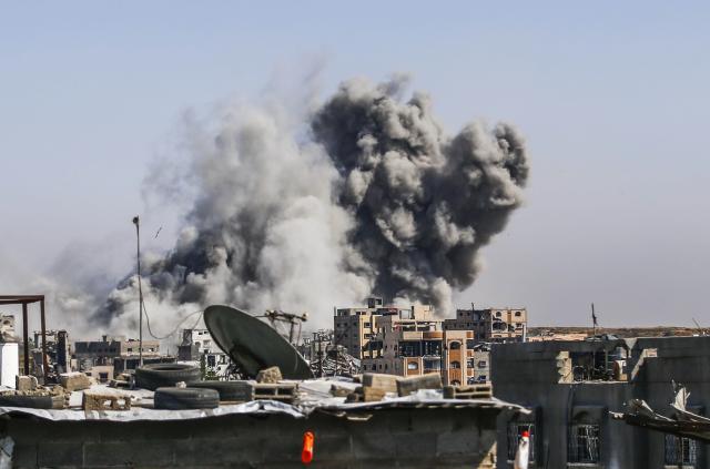 (250510) -- GAZA CITY, May 10, 2025 (Xinhua) -- Smoke rises after the Israeli army bombed the Al-Tuffah neighborhood, east of Gaza City, on May 9, 2025. (Photo by Mahmoud Zaki/Xinhua)