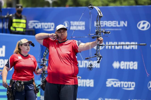 (250510) -- SHANGHAI, May 10, 2025 (Xinhua) -- Ajay Scott (R) of Britain competes during the gold final of the Compound Mixed Team competition at Shanghai 2025 Archery World Cup Stage 2 in Shanghai, China, May 10, 2025. (Xinhua/Wang Xiang)