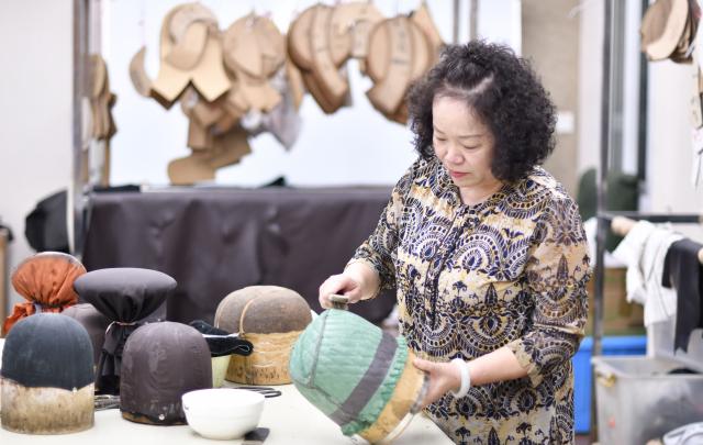 (250510) -- BEIJING, May 10, 2025 (Xinhua) -- Ma Wanlan, an inheritor of Shengxifu hat making technique, makes a hat at a Shengxifu workshop in Beijing, capital of China, May 4, 2025.
  Shengxifu, one of Beijing's time-honored brands, was established in 1911 and remains popular among people owing to its outstanding skills and premium quality. Its hat making technique was listed as a national intangible cultural heritage in 2008.
  Hat making of Shengxifu requires painstaking efforts, ranging from hide picking and material matching, to fur tailoring and leather flattening. Each procedure is demanding and must be done by hand.
  To better balance ancient craftsmanship and modern creativity, the brand continues imbibing new technologies, equipment and designs, keeping the traditional workmanship running along with the fashion. (Xinhua/Li Xin)