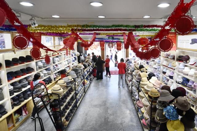 (250510) -- BEIJING, May 10, 2025 (Xinhua) -- People shop for hats at a Shengxifu hat store in Beijing, capital of China, April 22, 2025.
  Shengxifu, one of Beijing's time-honored brands, was established in 1911 and remains popular among people owing to its outstanding skills and premium quality. Its hat making technique was listed as a national intangible cultural heritage in 2008.
  Hat making of Shengxifu requires painstaking efforts, ranging from hide picking and material matching, to fur tailoring and leather flattening. Each procedure is demanding and must be done by hand.
  To better balance ancient craftsmanship and modern creativity, the brand continues imbibing new technologies, equipment and designs, keeping the traditional workmanship running along with the fashion. (Xinhua/Li Xin)