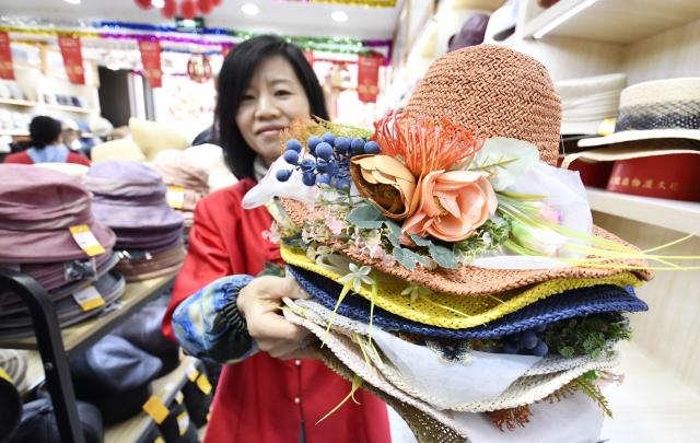 (250510) -- BEIJING, May 10, 2025 (Xinhua) -- An employee shows hats at a Shengxifu hat store in Beijing, capital of China, April 22, 2025.
  Shengxifu, one of Beijing's time-honored brands, was established in 1911 and remains popular among people owing to its outstanding skills and premium quality. Its hat making technique was listed as a national intangible cultural heritage in 2008.
  Hat making of Shengxifu requires painstaking efforts, ranging from hide picking and material matching, to fur tailoring and leather flattening. Each procedure is demanding and must be done by hand.
  To better balance ancient craftsmanship and modern creativity, the brand continues imbibing new technologies, equipment and designs, keeping the traditional workmanship running along with the fashion. (Xinhua/Li Xin)