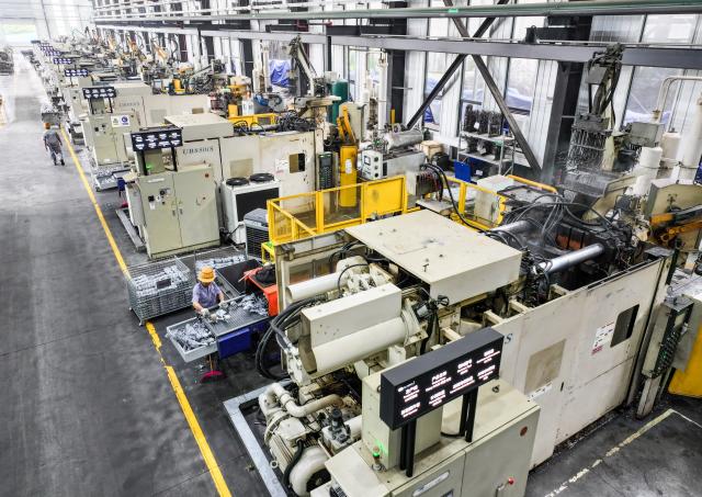 (250510) -- CHONGQING, May 10, 2025 (Xinhua) -- A drone photo shows an automated workshop at the casting base of Chongqing Shunduoli Motor-vehicle Co., Ltd. in Beibei District of Chongqing, southwest China, May 9, 2025.
  In recent years, Beibei District of Chongqing has boosted policy support covering such aspects as technological innovation, market expansion, and financial assistance, continuously optimizing the business environment. At the same time, targeted policies have been introduced to stabilize and benefit enterprises, with ongoing efforts to enhance the quality and efficiency of services. 
  By the end of 2024, private business entities in Beibei District accounted for over 97 percent of the total, contributing to more than 80 percent of urban employment and over 90 percent of technological innovation platforms. (Xinhua/Wang Quanchao)