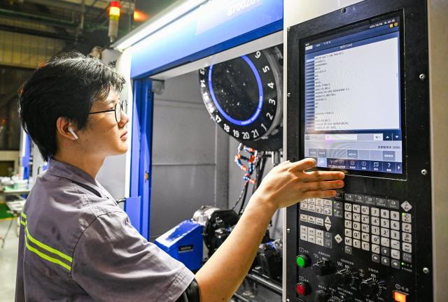 (250510) -- CHONGQING, May 10, 2025 (Xinhua) -- A staff member works at the precision engineering base of Chongqing Shunduoli Motor-vehicle Co., Ltd. in Beibei District of Chongqing, southwest China, May 9, 2025.
  In recent years, Beibei District of Chongqing has boosted policy support covering such aspects as technological innovation, market expansion, and financial assistance, continuously optimizing the business environment. At the same time, targeted policies have been introduced to stabilize and benefit enterprises, with ongoing efforts to enhance the quality and efficiency of services. 
  By the end of 2024, private business entities in Beibei District accounted for over 97 percent of the total, contributing to more than 80 percent of urban employment and over 90 percent of technological innovation platforms. (Xinhua/Wang Quanchao)
