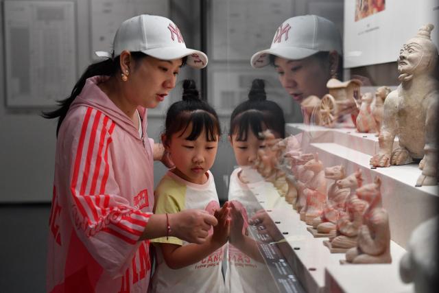 (250510) -- YUEYANG, May 10, 2025 (Xinhua) -- People visit Yueyang Museum in Yueyang City, central China's Hunan Province, May 10, 2025. Yueyang Museum reopened to the public on Saturday after a temporary closure for renovation of space layout and exhibition area in the museum since Feb. 19, 2025. (Xinhua/Chen Zhenhai)