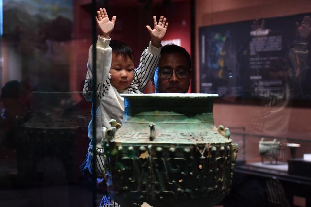 (250510) -- YUEYANG, May 10, 2025 (Xinhua) -- People visit Yueyang Museum in Yueyang City, central China's Hunan Province, May 10, 2025. Yueyang Museum reopened to the public on Saturday after a temporary closure for renovation of space layout and exhibition area in the museum since Feb. 19, 2025. (Xinhua/Chen Zhenhai)