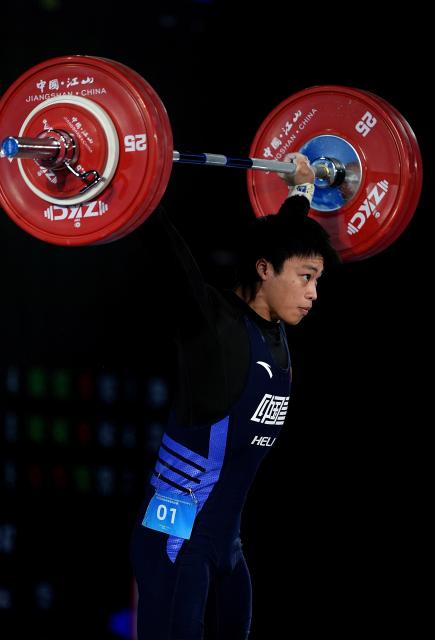 (250510) -- JIANGSHAN, May 10, 2025 (Xinhua) -- Zheng Xinhao of China competes during the men's 67kg competition at 2025 Asian Weightlifting Championships in Jiangshan, east China's Zhejiang Province, May 10, 2025. (Xinhua/Hou Zhaokang)