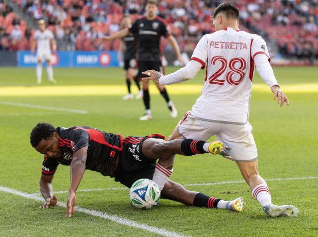 (250511) -- TORONTO, May 11, 2025 (Xinhua) -- Raoul Petretta (R) of Toronto FC vies with Rida Zouhir of D.C. United during the 2025 Major League Soccer (MLS) regular season match between Toronto FC and D.C. United at BMO Field in Toronto, Canada, May 10, 2025. (Photo by Zou Zheng/Xinhua)